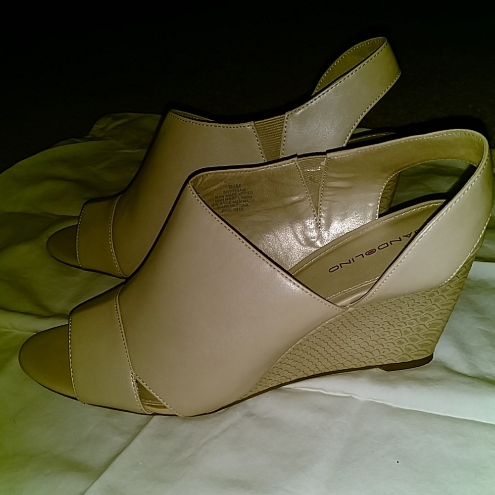 Bandolino Beige Wedges